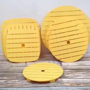 ABS圆形黄色塑料隔水板四方形寿司桶配件干冰盘隔板刺身鱼冰托板