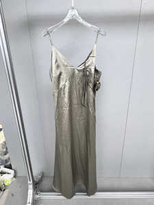 广州UUS2024早春新款女装法式珍珠吊带设计感修身连衣裙子2528
