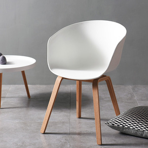家具北欧实木餐椅黑尔椅 设计师简约休闲创意咖啡椅子洽谈办公椅