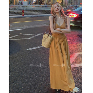 蕾丝花边设计吊带连衣裙女夏季新款法式黄色v领裙子高级感裙子