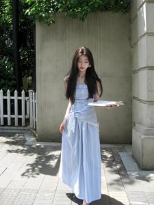 浪漫逃亡法式高级感蓝色格纹抹胸吊带连衣裙女夏季收腰显瘦长裙子