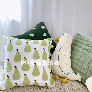 ins绿色清新鸭梨创意现代绵羊刺绣客厅软装沙发靠垫格子兔毛抱枕