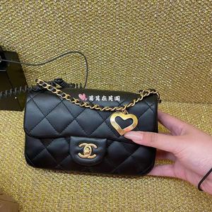 英国代购chanel香奈儿 22新款时尚气质 迷你小羊皮爱心链条单肩包