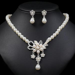 珍珠花朵项链轻奢小众设计感两件套耳环套装女款耳钉水钻高级耳饰