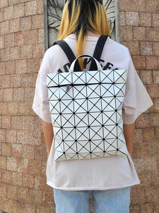 日本菱格几何双肩包6X7格扁平潮流背包女士电脑包旅行包学生书包