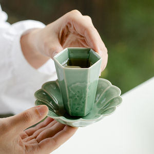观策器隐越窑青瓷浮雕太湖石主人杯陶瓷茶杯闻香杯个人专用带杯垫