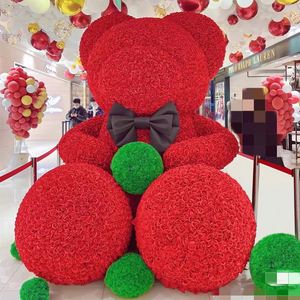 永生花玫瑰花熊酒店商场打造网红店铺大型玫瑰花摆件PE花雕塑定制