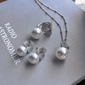 施家珍珠纯银链项链耳钉戒指三件套24年新款女设计感首饰饰品套装