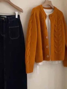 南瓜橘色圆领长袖麻花单排扣针织开衫毛衣女秋季时尚软糯外套上衣