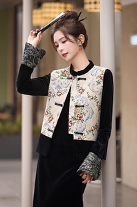 新中式中国风套装女高级感唐装夹棉马甲黑色丝绒上衣半身裙三件套