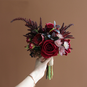 红色玫瑰手捧花新娘结婚摄影仿真假花道具家居客厅餐桌摆件装饰