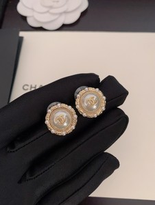 法国直邮代购Chanel香奈儿耳钉 2024新款山茶花双C半面珍珠耳环