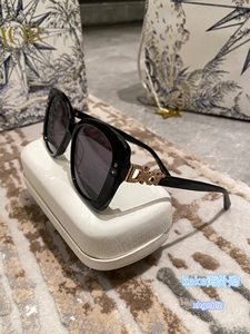 Dior/迪奥 23新款nuance蝶形墨镜镜腿满钻logo拼接百搭太阳眼镜