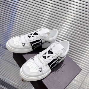 Valentino/华伦天奴新款字母logo小白鞋男女款低帮休闲板鞋运动鞋