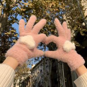 爱心手套女冬可爱韩版加绒保暖简约学生ins 可触屏棉羊绒五指针织