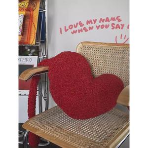 ins高级感红色创意可爱心型沙发抱枕靠垫客厅家居结婚婚房布置