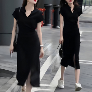 欧货休闲气质V领黑色短袖连衣裙女2024夏季褶皱显瘦开叉卫衣裙子