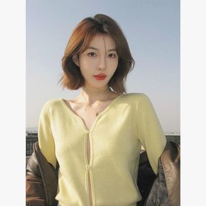 韩系黄色v领针织开衫女早春设计感修身毛衣短外套艺术生奶乖上衣