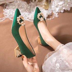 婚鞋女粗跟2023春季新款珍珠秀禾婚纱两穿绿色尖头高跟结婚新娘鞋