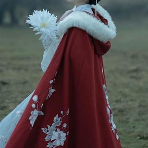 长款加厚长袄斗篷外套中国风红白色毛领披风古装冬装汉服女仙气