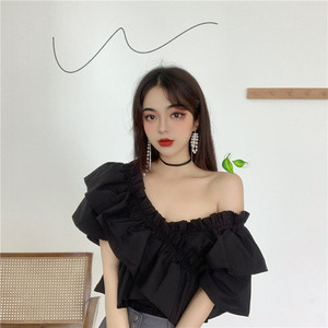 性感露肩衬衫女夏v领设计感小众斜漏肩短袖荷叶边衬衣一字肩上衣