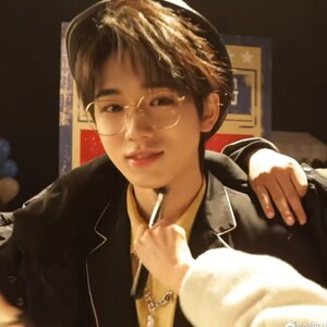 【绝绝子】宋亚轩同款眼镜时代少年团眼镜大眼睛不规则方形眼镜