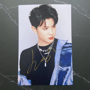 黄明昊justin亲笔签名照保真同款周边写真粉丝后援礼物送朋友npc