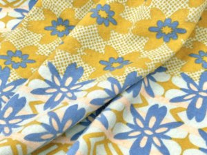 细腻弹力 蓝黄撞色横纹花朵印花图案针织羊毛呢面料半裙马甲布料