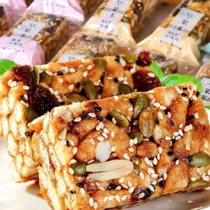 临期食品坚果黑糖沙琪玛整箱早餐消磨时间耐吃的低价裸价特卖零食