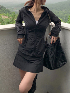 夏季轻款透气连帽外套修身短裙子时尚休闲防晒衣两件套黑色套装女