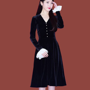 明星iu李智恩同款衣服黑色丝绒法国小众连衣裙复古收腰气质冬过膝