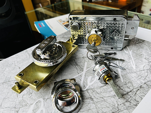 保德安888a-7型老式飞云盼盼防盗门锁型十字外装双舌门锁对锁