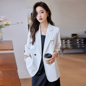 白色西装外套搭配吊带裙两件套装女春夏高级感休闲大码宽松小西服