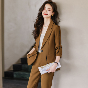 咖啡色休闲西装套装女