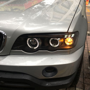 宝马x5大灯总成改装led天使泪眼日行灯透镜疝气灯 98-02老款x5e53