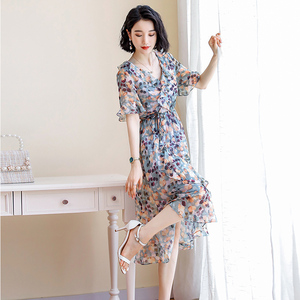夏天修身碎花连衣裙收腰-淘宝拼多多热销夏天修身碎花连衣裙收腰货源