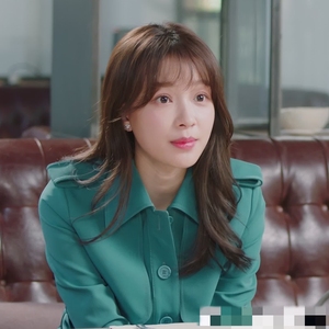 与晨同光孙怡黎初瑶同款衣服女秋季新款中长款高腰修身风衣连衣裙