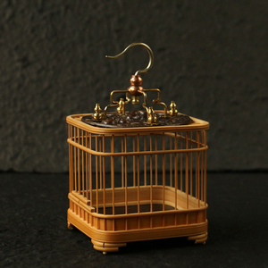 精品名家尤卫国纯手工精工制作方形老玉竹蝈蝈罐叫笼爬虫竹笼虫玩