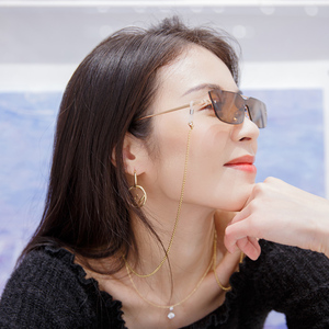 项链眼镜女