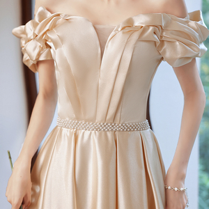 敬酒礼服女一字肩