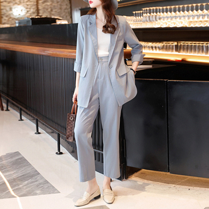 今年流行小西服套装女设计感小众高级感甜酷西装套装两件套2022春