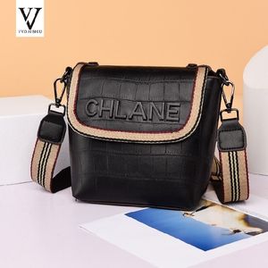 唯唯袋鼠&1815新款夏季别致新颖时髦便捷单肩压花斜挎包