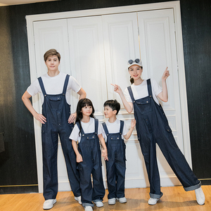 亲子装一家四口背带裤可爱风现代米奇卡哇伊影楼拍照写真服全家福