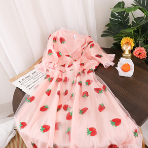 e104草莓亮片连衣裙2020夏小众气质v领薄纱系带泡泡袖度假仙女裙