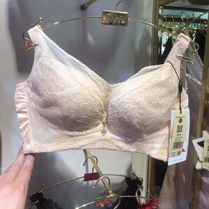 戴芝蒂春夏新品 收副乳上托内衣 抹胸舒适防抖软钢圈文胸c57908