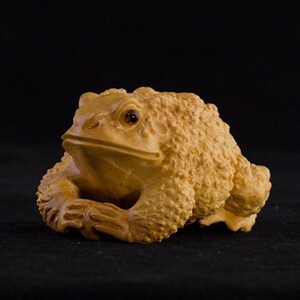 崖柏黄杨木手工精雕金蟾抱球手把件实木雕刻金蟾蜍小青蛙茶宠摆件