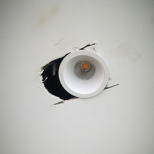 筒灯孔改小 开错修补 石膏板吊顶大洞改小 装灯不稳维修