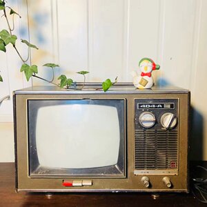 老黑白电视机