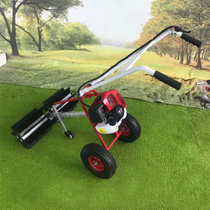 小型手推式刷草机汽油二冲程操场人造草坪梳理滚刷式清扫机梳草机