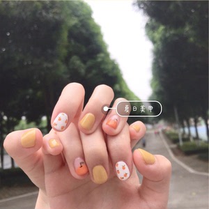 南瓜色姜黄色穿戴甲片手绘橘子可爱显白儿童光疗成品手工制作美甲